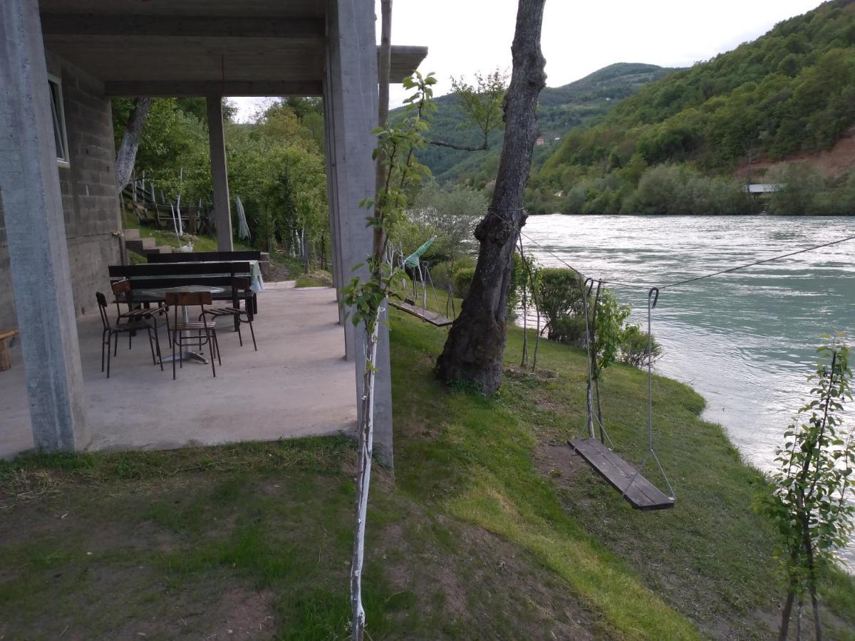Vikendica Pored Drine Foca Handici Extérieur photo