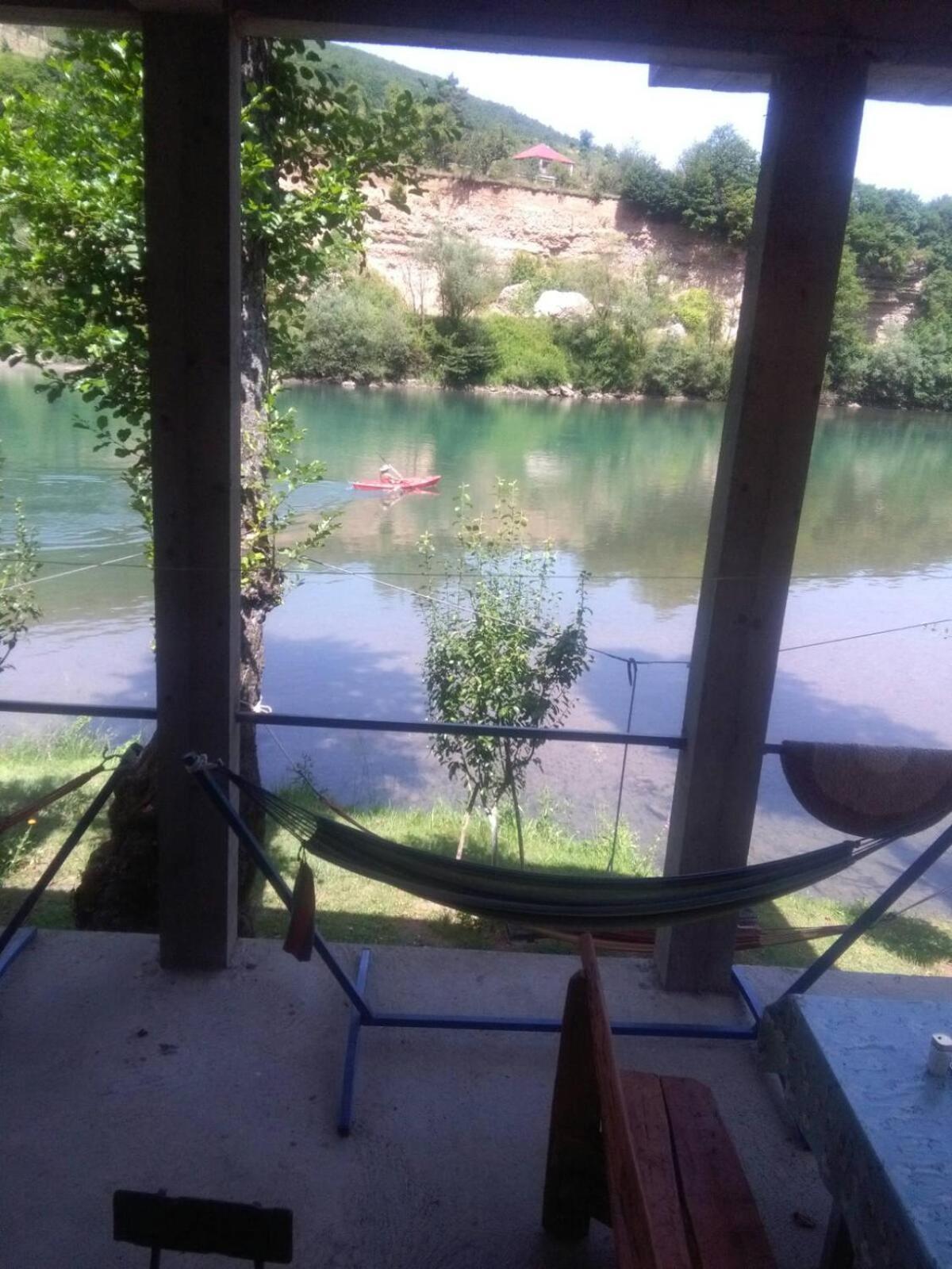 Vikendica Pored Drine Foca Handici Extérieur photo