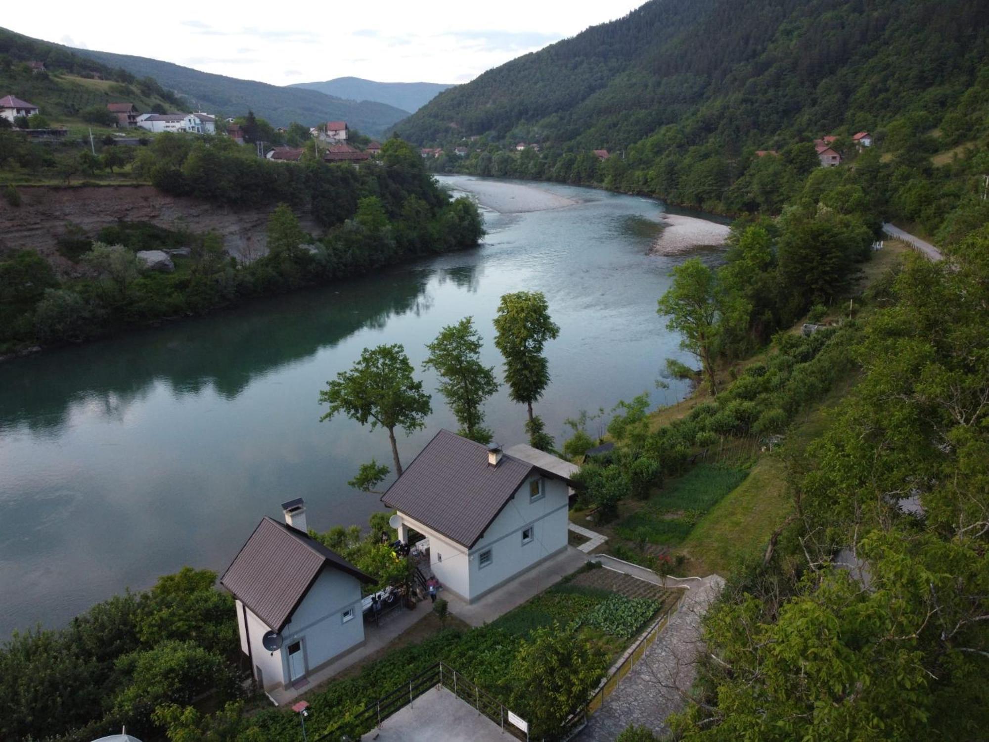 Vikendica Pored Drine Foca Handici Extérieur photo